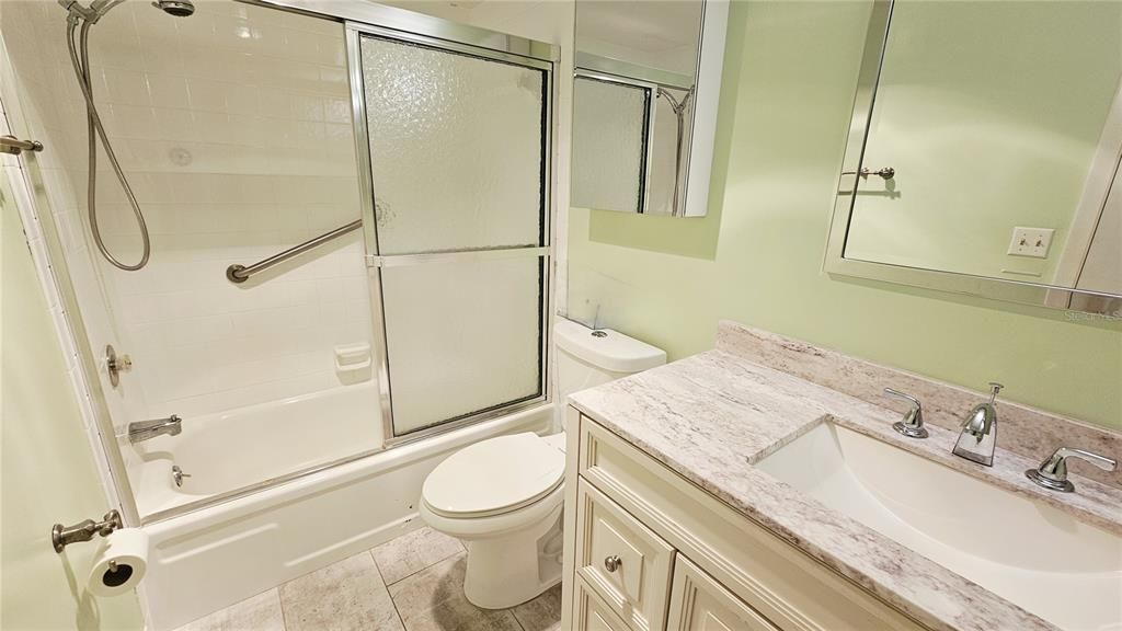 For Rent: $1,375 (1 beds, 1 baths, 780 Square Feet)