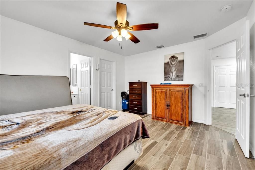 For Sale: $465,000 (5 beds, 0 baths, 2414 Square Feet)