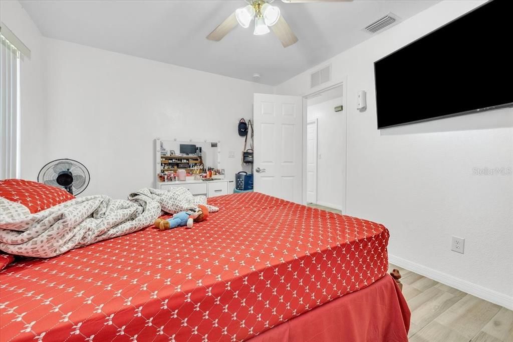 For Sale: $465,000 (5 beds, 0 baths, 2414 Square Feet)