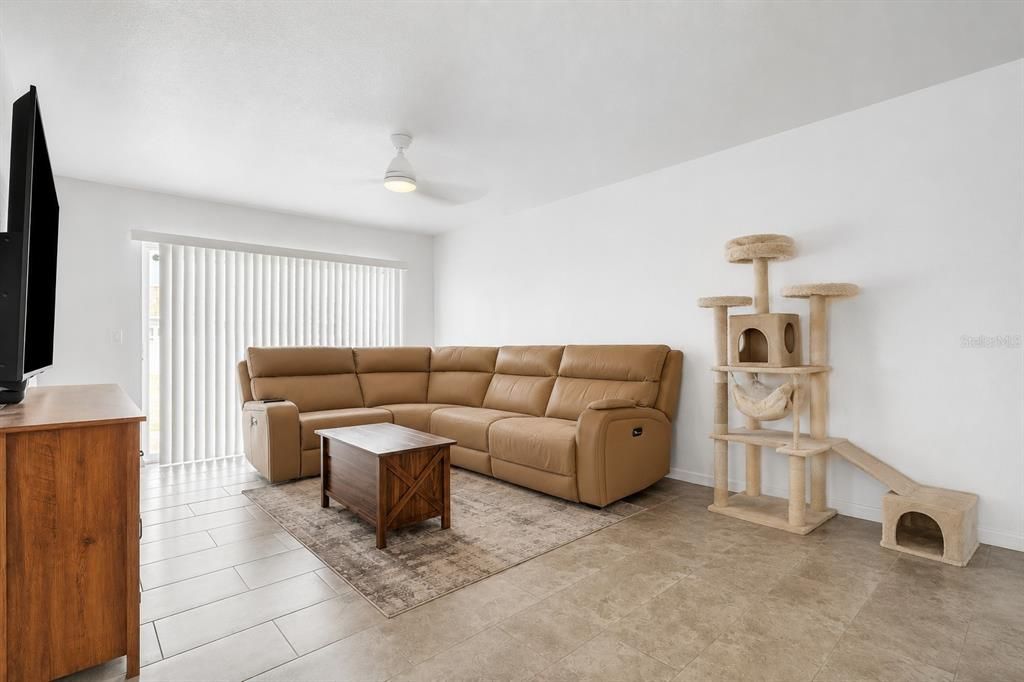 For Sale: $465,000 (5 beds, 0 baths, 2414 Square Feet)