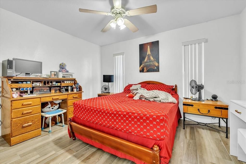 For Sale: $465,000 (5 beds, 0 baths, 2414 Square Feet)