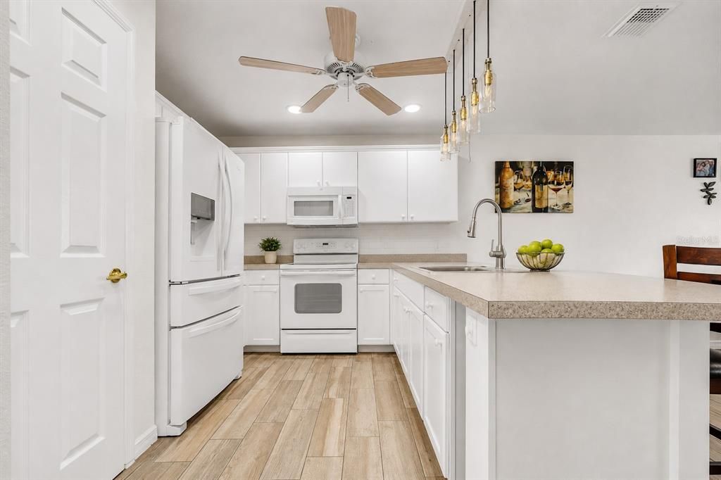For Sale: $465,000 (5 beds, 0 baths, 2414 Square Feet)