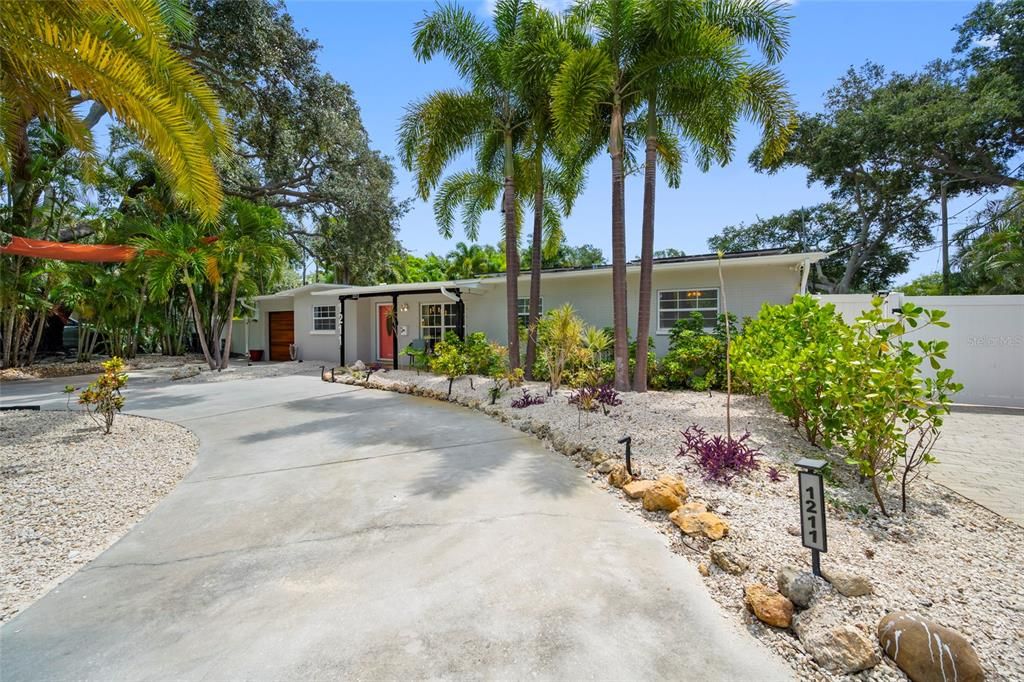 For Sale: $599,900 (3 beds, 2 baths, 1498 Square Feet)