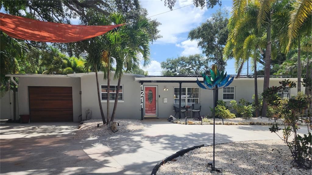 For Sale: $599,900 (3 beds, 2 baths, 1498 Square Feet)