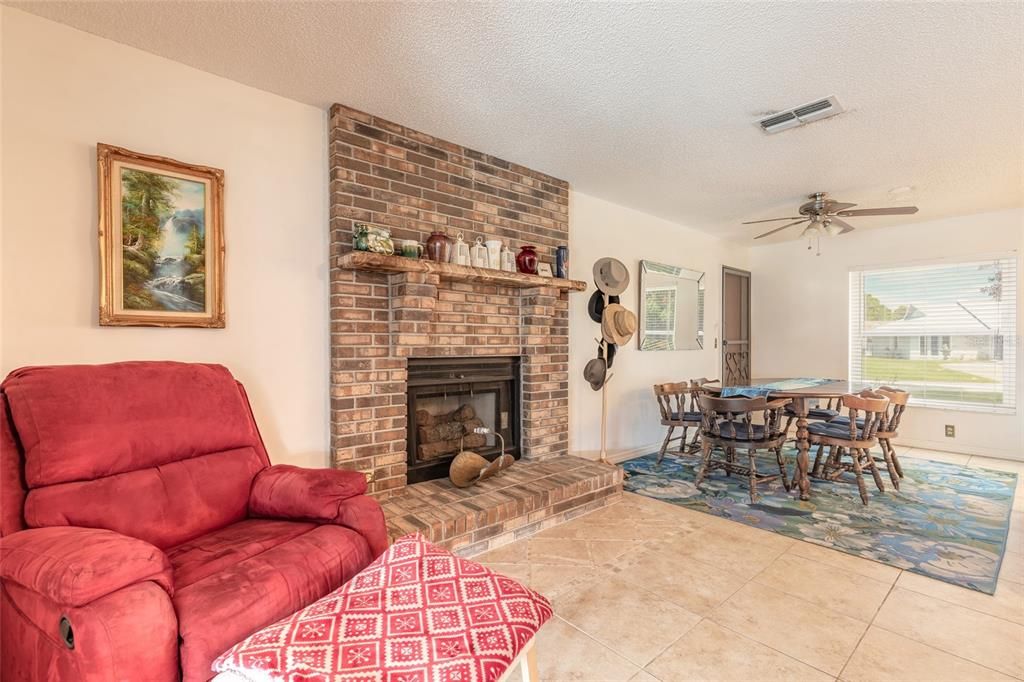 En Venta: $275,000 (2 camas, 2 baños, 1444 Pies cuadrados)