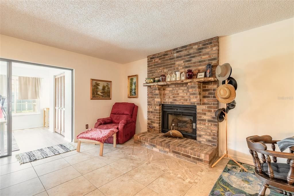 En Venta: $275,000 (2 camas, 2 baños, 1444 Pies cuadrados)