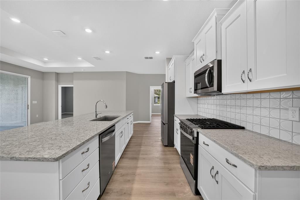 Active With Contract: $405,760 (2 beds, 2 baths, 1767 Square Feet)