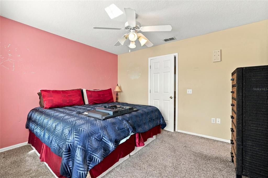 En Venta: $469,000 (5 camas, 4 baños, 2677 Pies cuadrados)