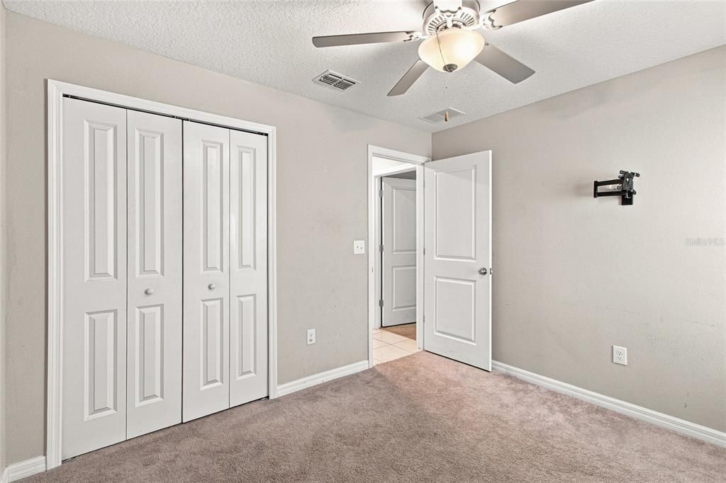 For Sale: $325,000 (3 beds, 2 baths, 1432 Square Feet)