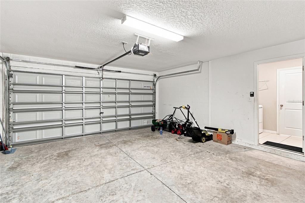 For Sale: $325,000 (3 beds, 2 baths, 1432 Square Feet)