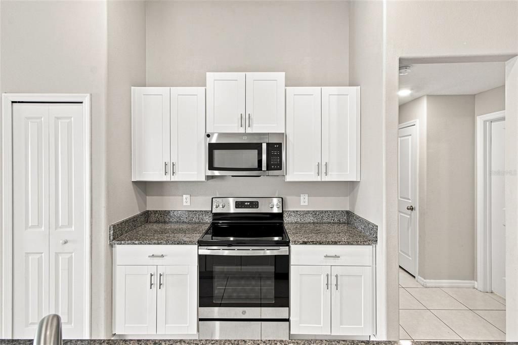 For Sale: $325,000 (3 beds, 2 baths, 1432 Square Feet)