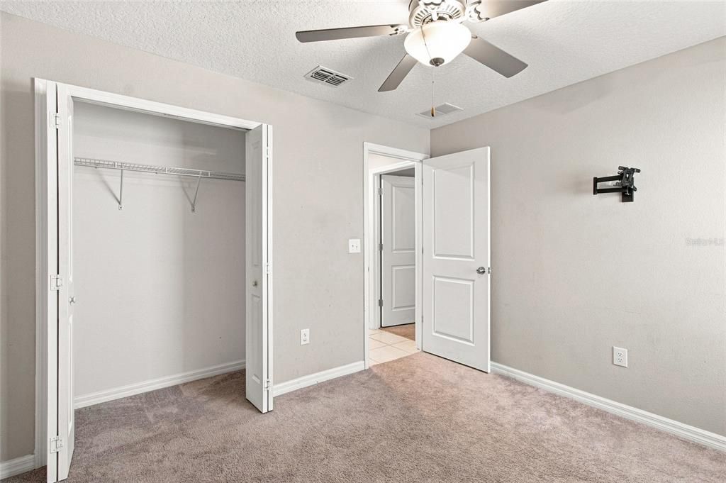 For Sale: $325,000 (3 beds, 2 baths, 1432 Square Feet)