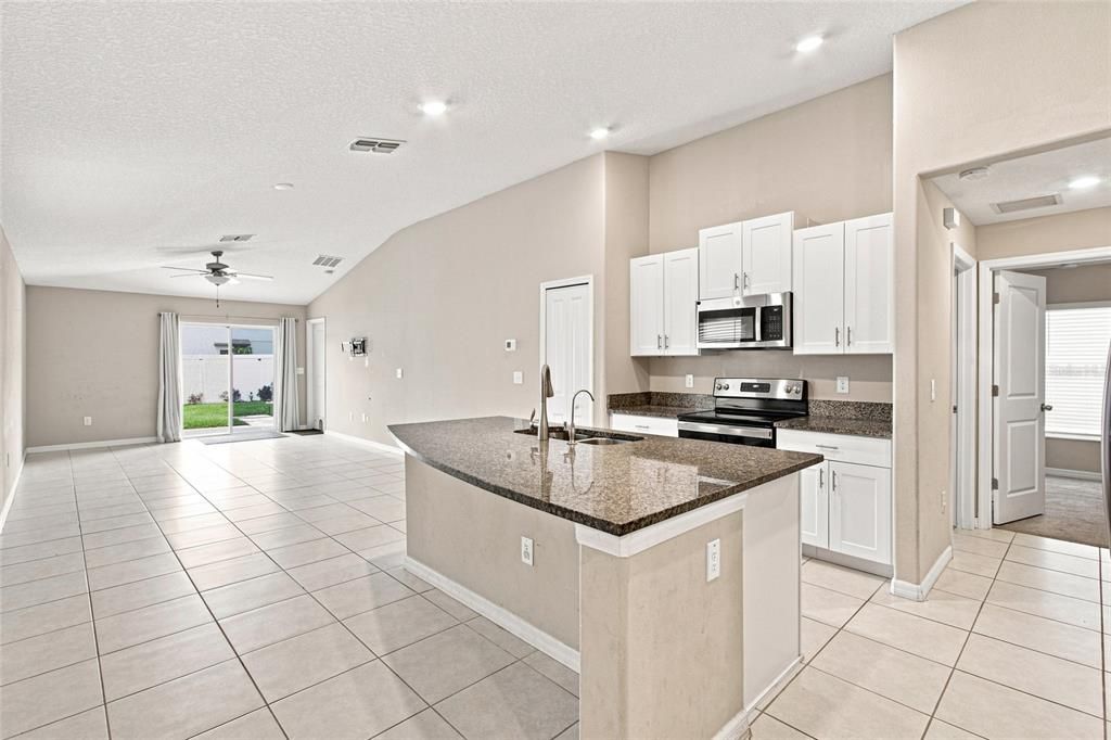 For Sale: $325,000 (3 beds, 2 baths, 1432 Square Feet)