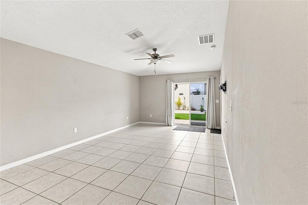For Sale: $325,000 (3 beds, 2 baths, 1432 Square Feet)