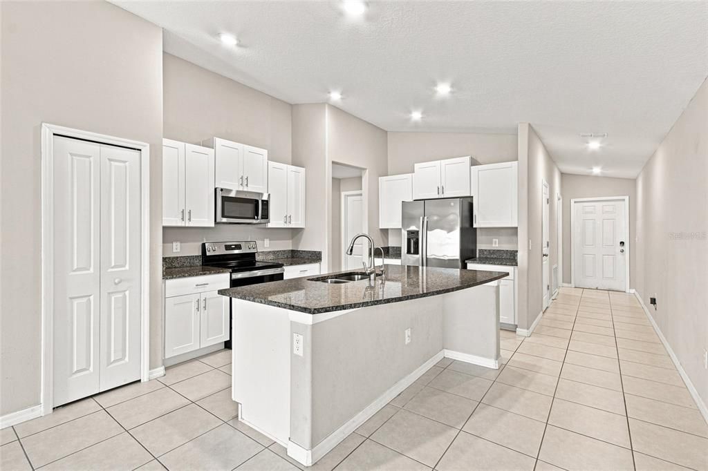 For Sale: $325,000 (3 beds, 2 baths, 1432 Square Feet)