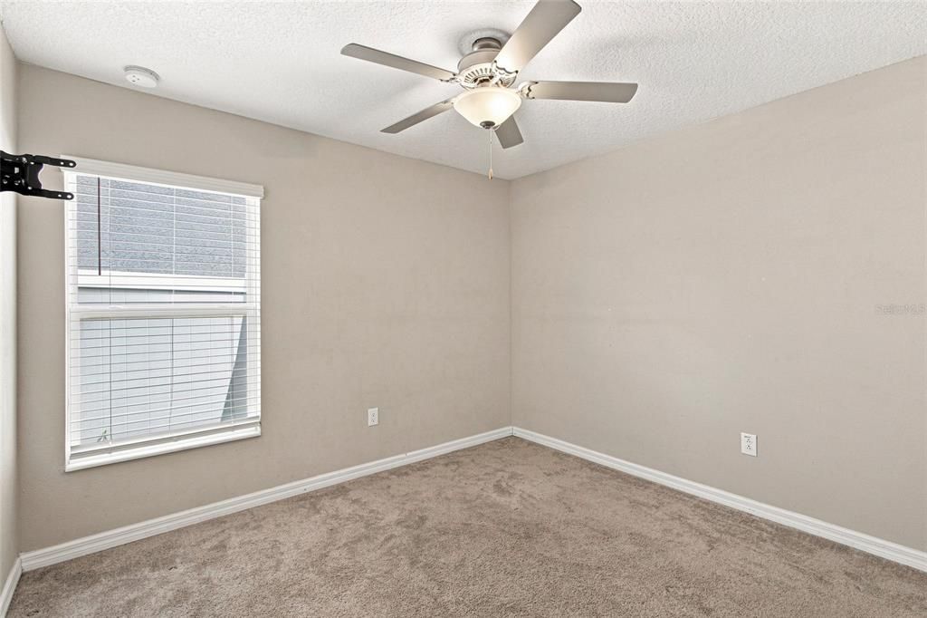 For Sale: $325,000 (3 beds, 2 baths, 1432 Square Feet)