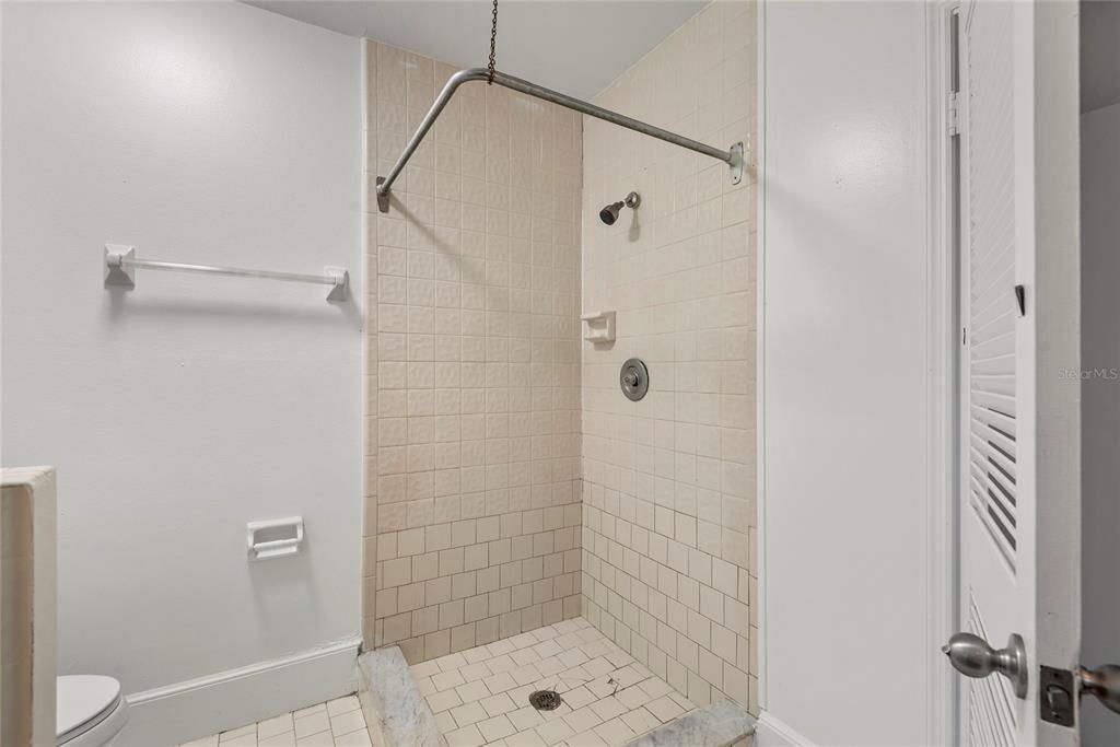 En Venta: $499,900 (4 camas, 3 baños, 2391 Pies cuadrados)