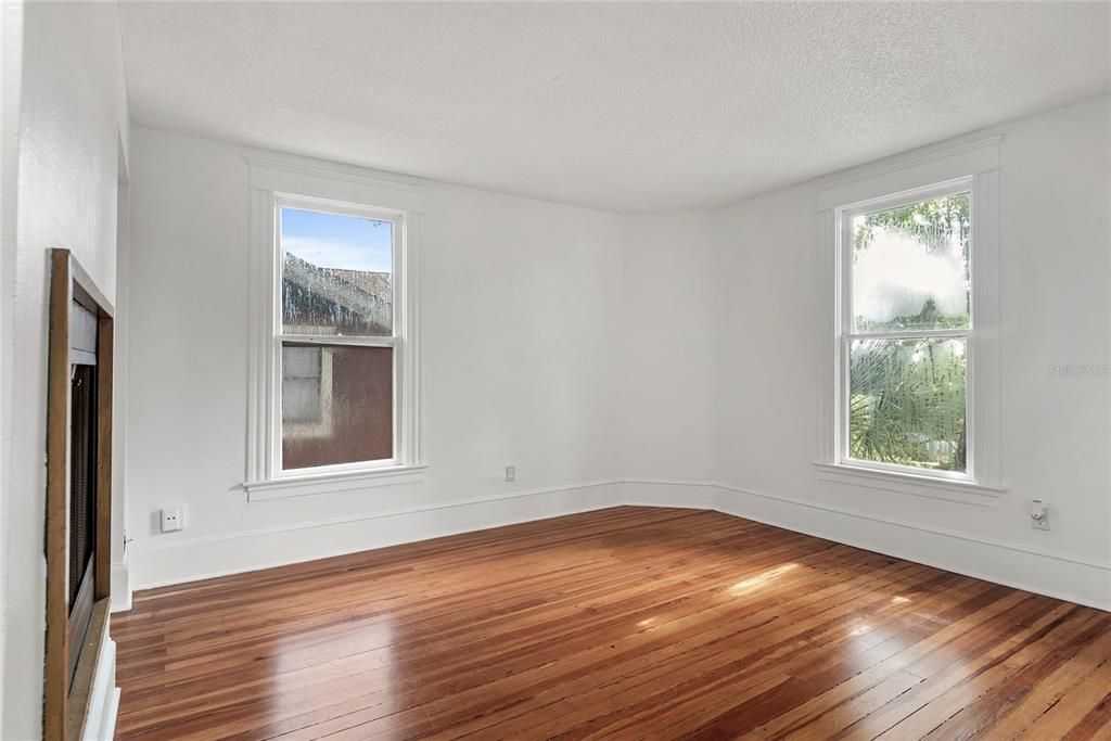 En Venta: $499,900 (4 camas, 3 baños, 2391 Pies cuadrados)