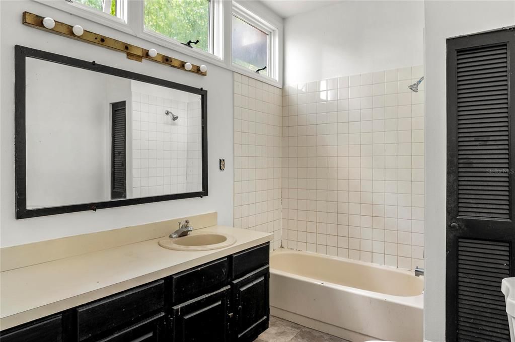 En Venta: $499,900 (4 camas, 3 baños, 2391 Pies cuadrados)
