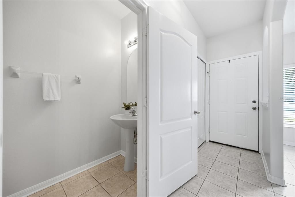 Activo con contrato: $225,000 (2 camas, 2 baños, 1696 Pies cuadrados)
