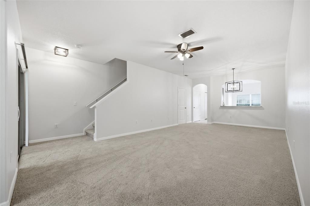 Activo con contrato: $225,000 (2 camas, 2 baños, 1696 Pies cuadrados)