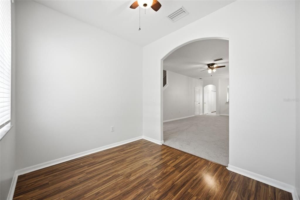 Activo con contrato: $225,000 (2 camas, 2 baños, 1696 Pies cuadrados)