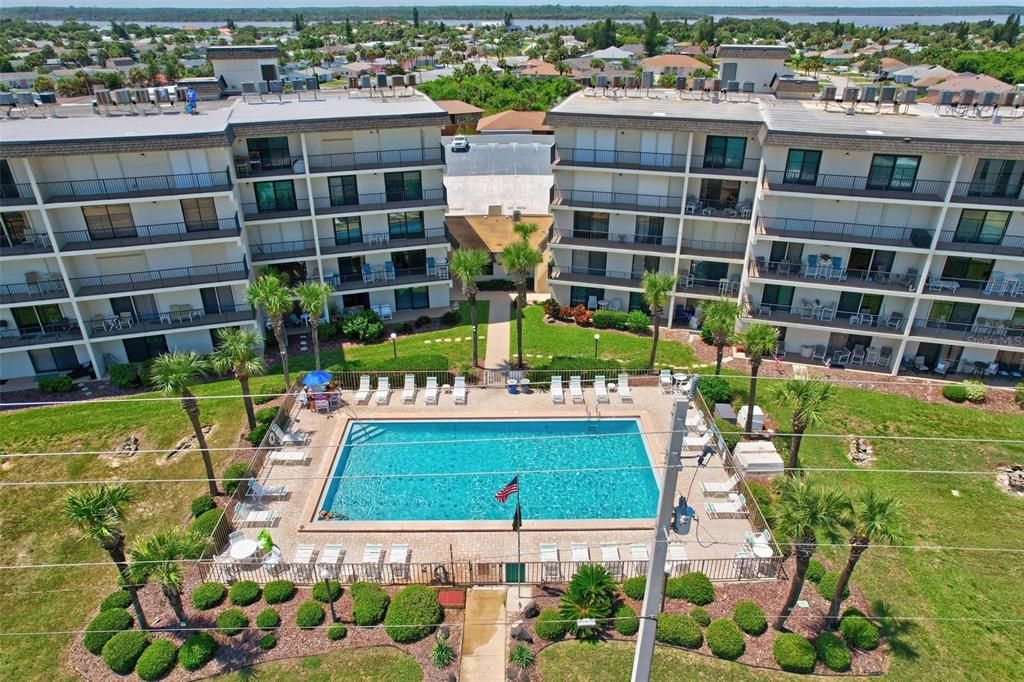 For Sale: $247,900 (2 beds, 2 baths, 925 Square Feet)