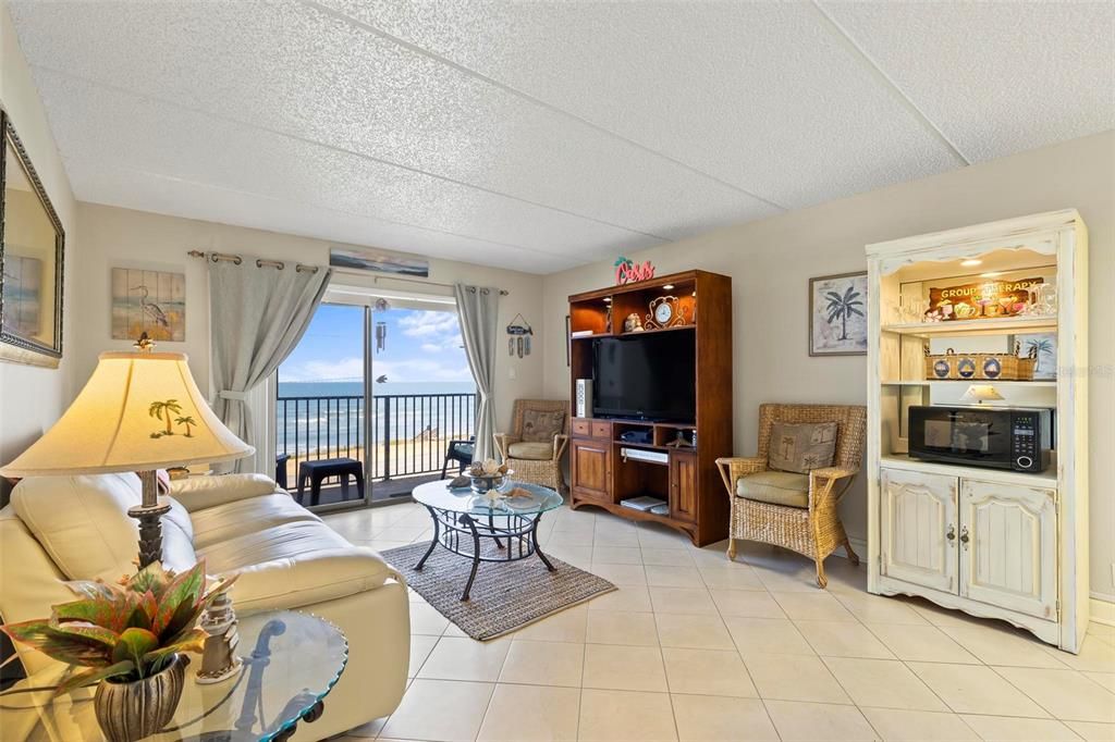 For Sale: $247,900 (2 beds, 2 baths, 925 Square Feet)