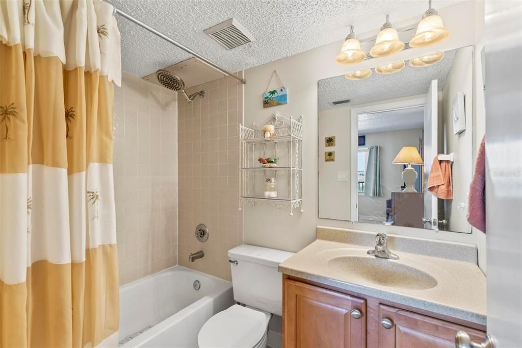 For Sale: $247,900 (2 beds, 2 baths, 925 Square Feet)