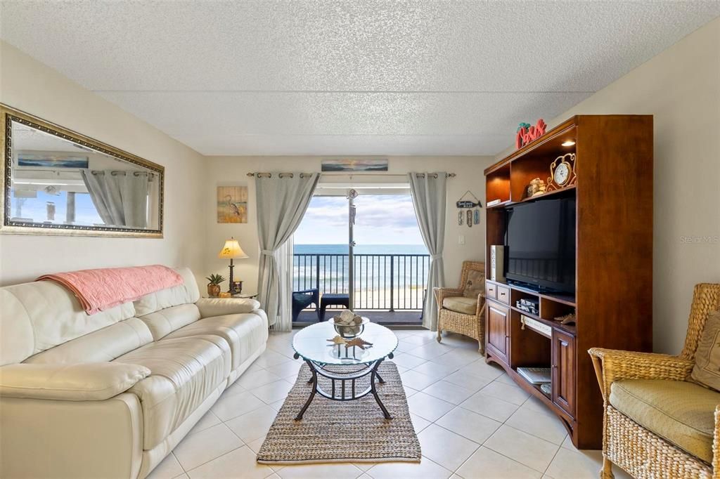For Sale: $247,900 (2 beds, 2 baths, 925 Square Feet)