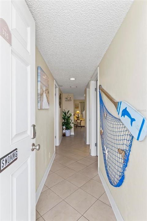 For Sale: $247,900 (2 beds, 2 baths, 925 Square Feet)