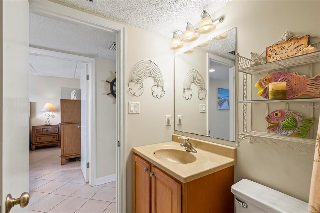 For Sale: $247,900 (2 beds, 2 baths, 925 Square Feet)