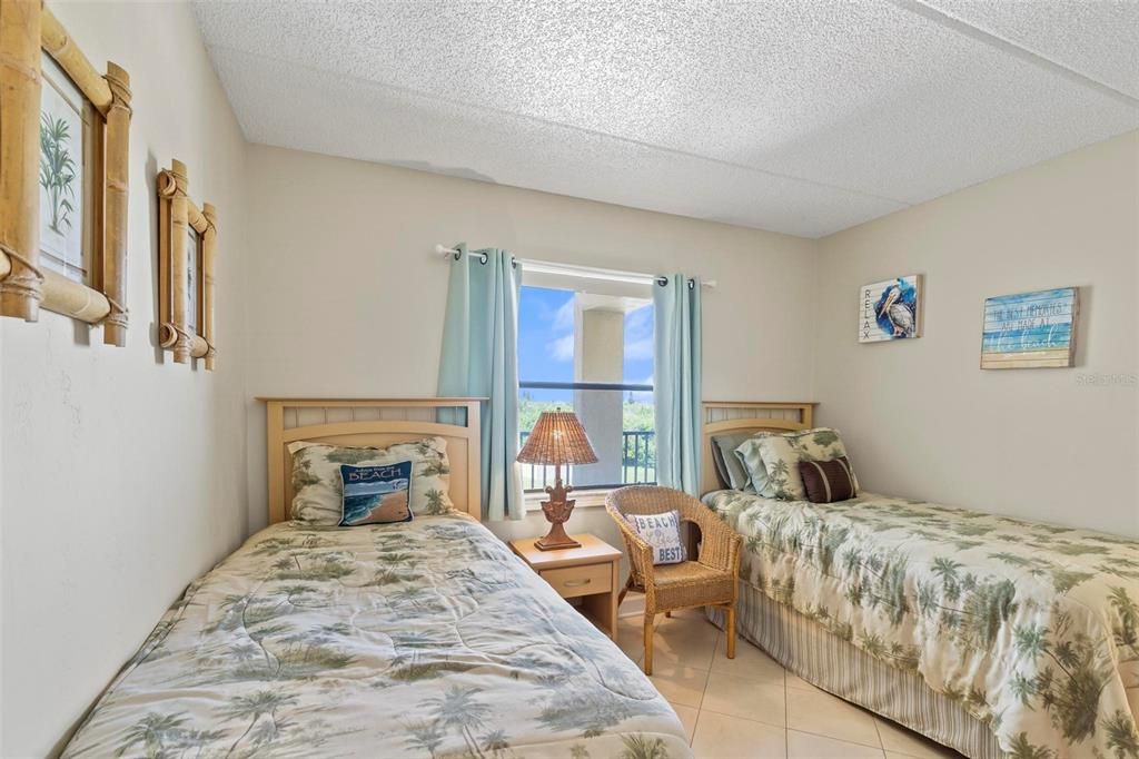 For Sale: $247,900 (2 beds, 2 baths, 925 Square Feet)