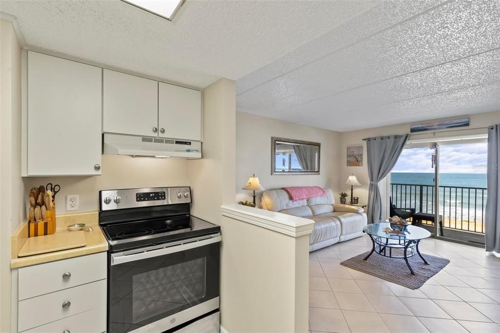 For Sale: $247,900 (2 beds, 2 baths, 925 Square Feet)