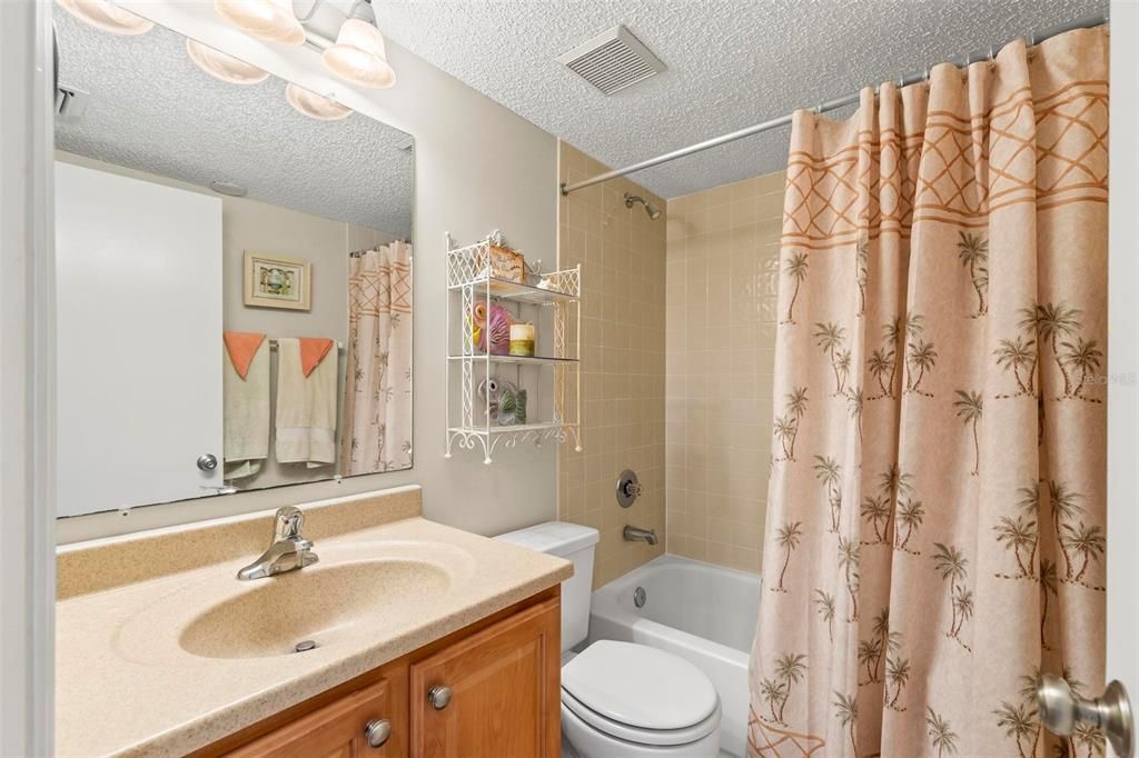 For Sale: $247,900 (2 beds, 2 baths, 925 Square Feet)