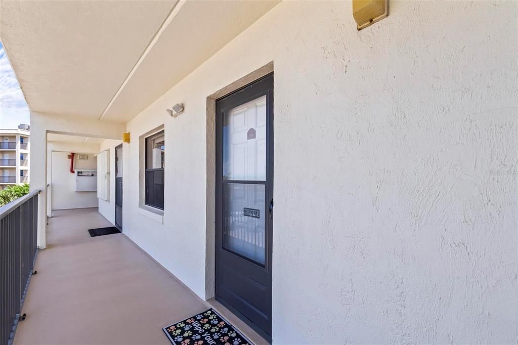 For Sale: $247,900 (2 beds, 2 baths, 925 Square Feet)