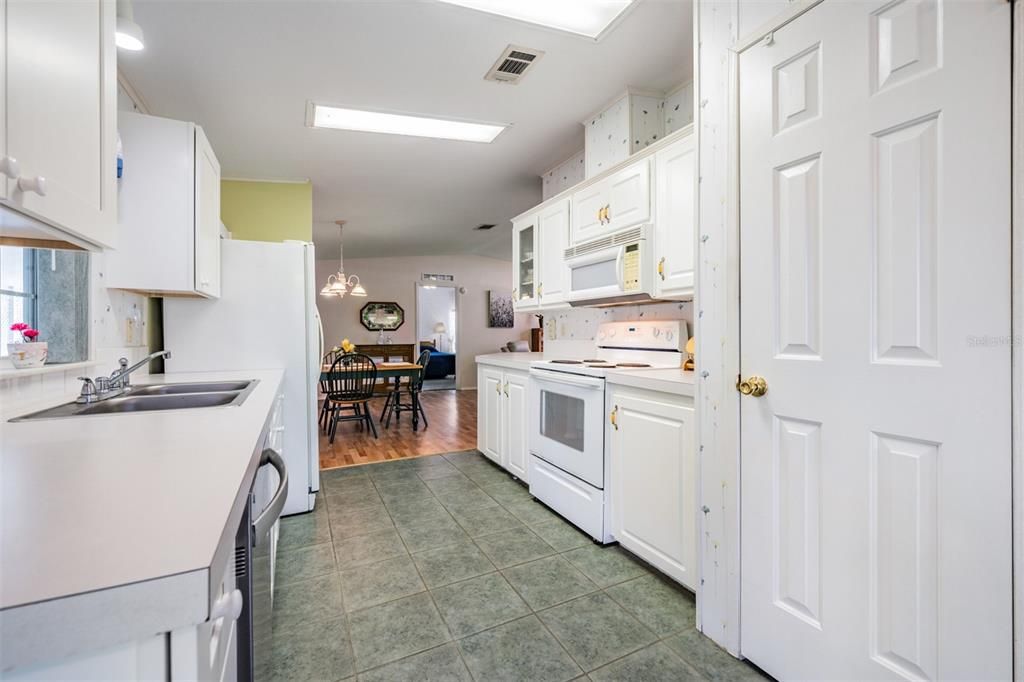 En Venta: $250,000 (2 camas, 2 baños, 1272 Pies cuadrados)