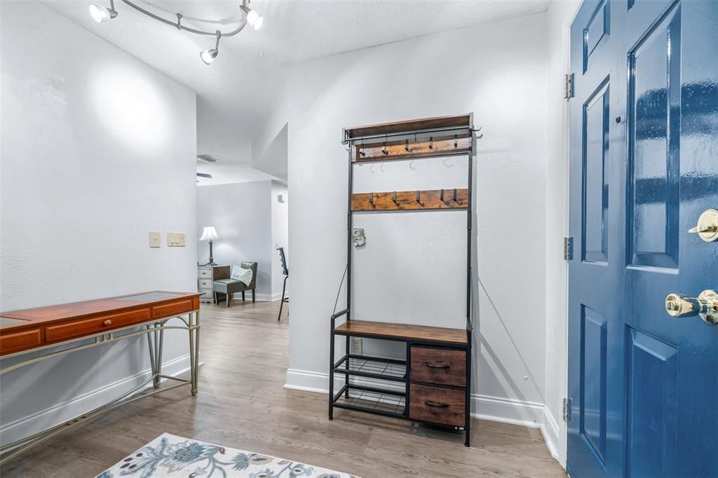 For Sale: $219,999 (2 beds, 2 baths, 980 Square Feet)