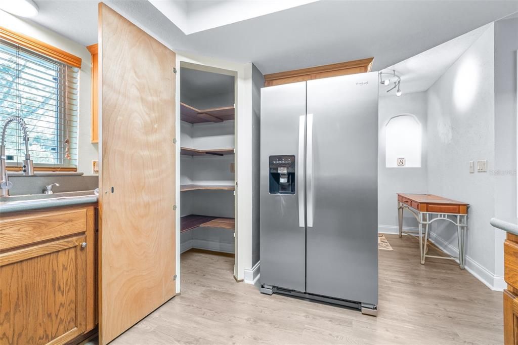 For Sale: $219,999 (2 beds, 2 baths, 980 Square Feet)