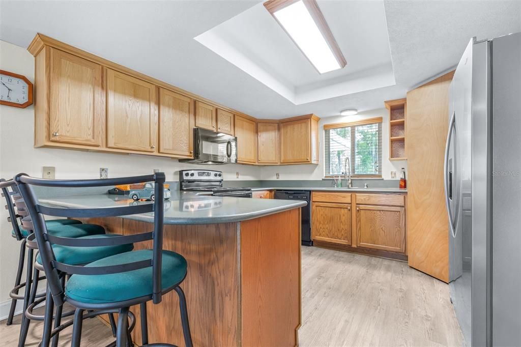 For Sale: $219,999 (2 beds, 2 baths, 980 Square Feet)