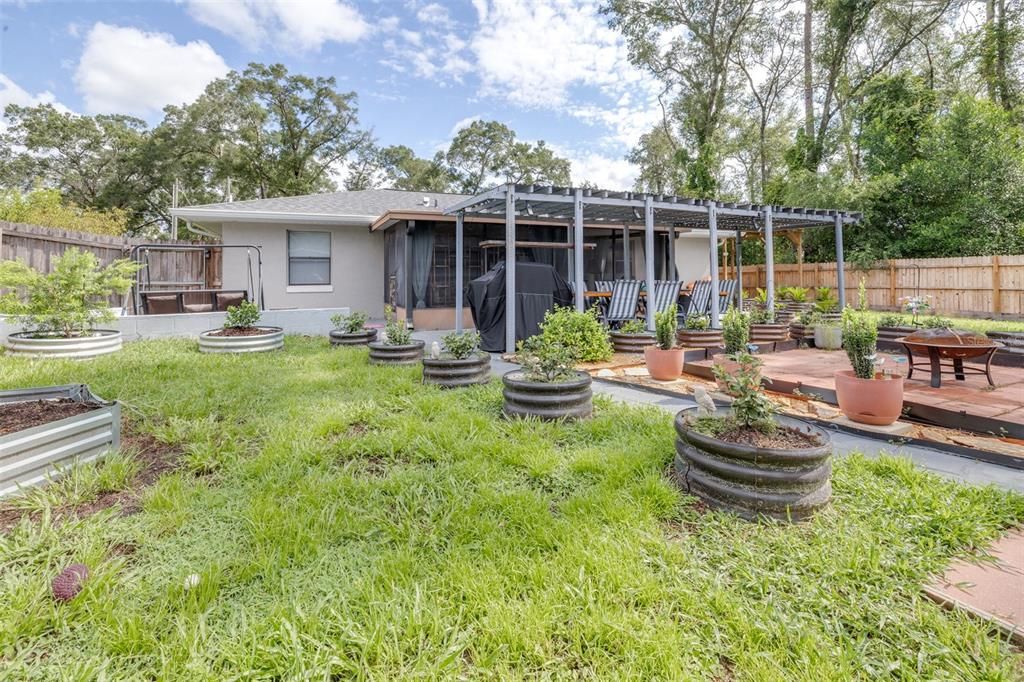For Sale: $219,999 (2 beds, 2 baths, 980 Square Feet)