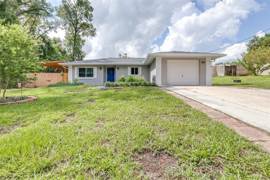 For Sale: $219,999 (2 beds, 2 baths, 980 Square Feet)