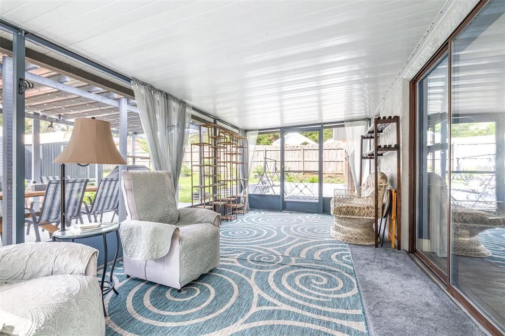 For Sale: $219,999 (2 beds, 2 baths, 980 Square Feet)