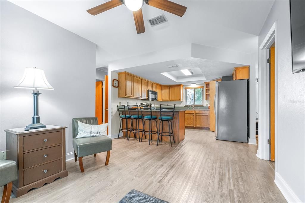 For Sale: $219,999 (2 beds, 2 baths, 980 Square Feet)