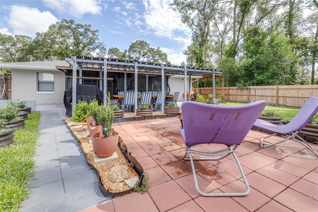 For Sale: $219,999 (2 beds, 2 baths, 980 Square Feet)