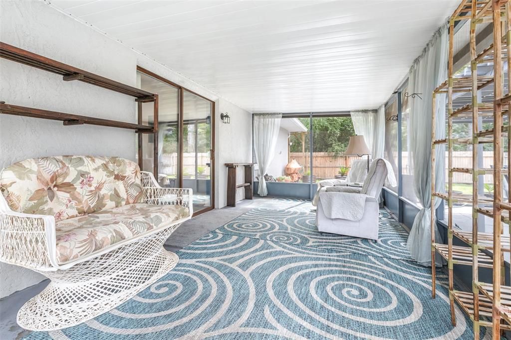 For Sale: $219,999 (2 beds, 2 baths, 980 Square Feet)