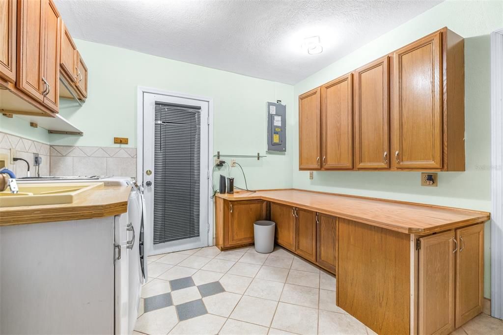 For Sale: $219,999 (2 beds, 2 baths, 980 Square Feet)