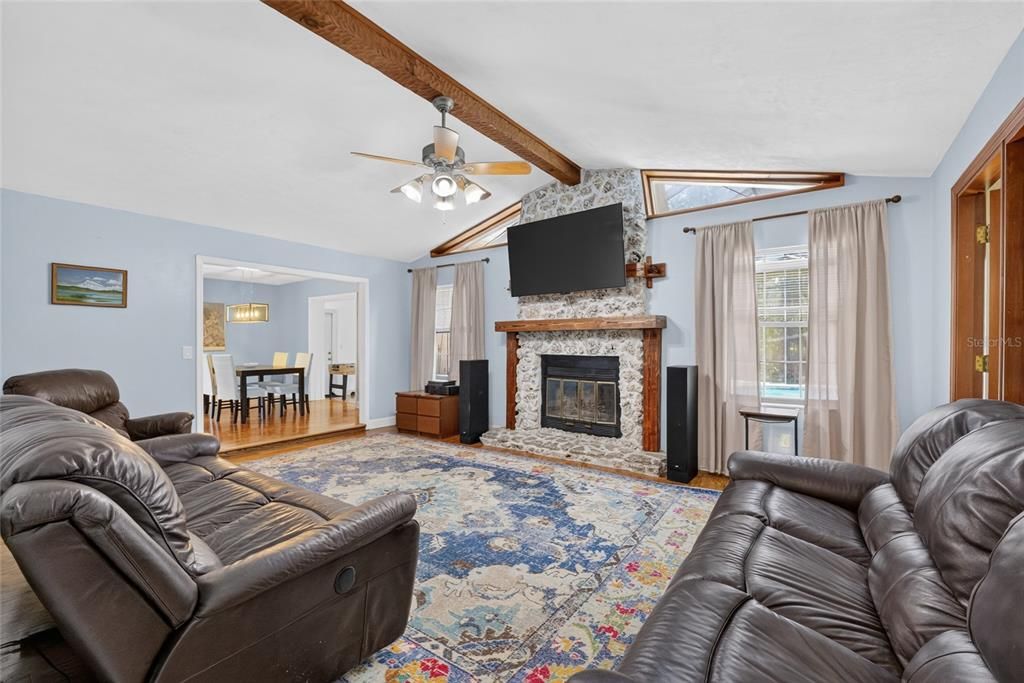 For Sale: $399,000 (3 beds, 2 baths, 1869 Square Feet)