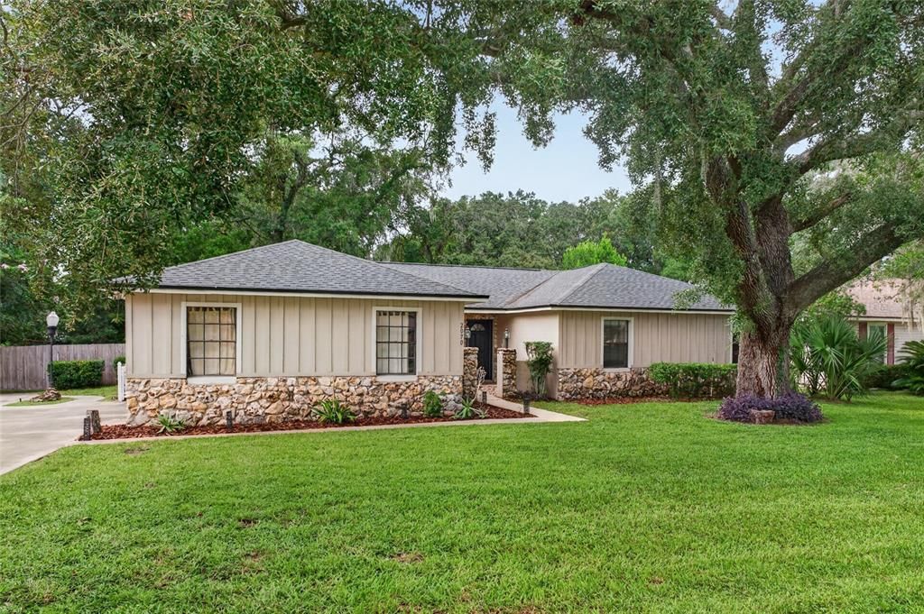 For Sale: $399,000 (3 beds, 2 baths, 1869 Square Feet)