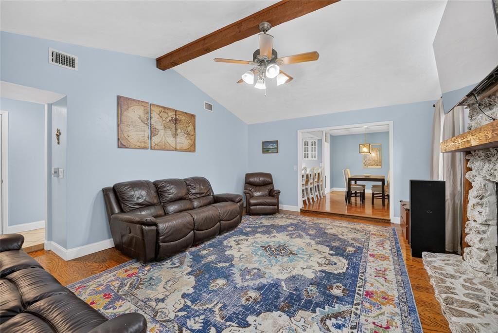 For Sale: $399,000 (3 beds, 2 baths, 1869 Square Feet)